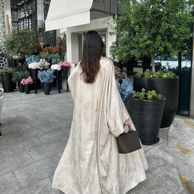 Robe Kimono Ouverte – Élégance & Légèreté !